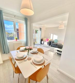FREE PRIVATE PARKING! Kings House, Driveway and Garden! FULLY EQUIPPED 7 BEDS! - Northampton - 2