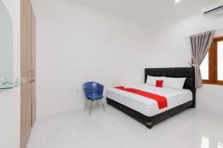 RedDoorz Syariah @ Sakura Hotel Duren Sawit - - 6