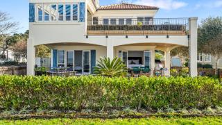 Beachfront Beauty - Whangaparaoa - 0