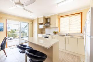 3 Tomaree Street - Spacious 4 bedroom house with air con situated in the heart of Nelson Bay - Nelson Bay - 6