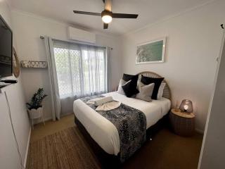 Luxury 4 Bedroom Home with Pool & Games Room Bar - Bargara - 4