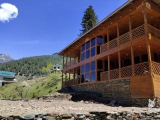 Kashmir Star Guest House & Family Resort - Naran - 1