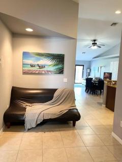 Debbie's 3-Bedroom Apartment in a duplex - Cape Coral - 2