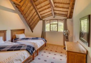 Zebula Golf and Wildlife Estate - Dusk Till Dawn Pax 13 - Moi Signature Luxury villa - 5