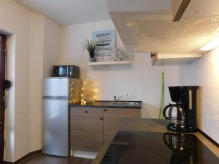 Ferienwohnung im Erdgeschoss mit eingezäunten Garten und Terrasse - Aurich - 2