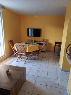 Appartement F2 centre-ville Saint-André - 1