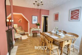 Cosy and Inviting 3-bed Home in Lincoln by Renzo, Stunning Design, Close to Lincoln Cathedral! - Lincolnshire - 2