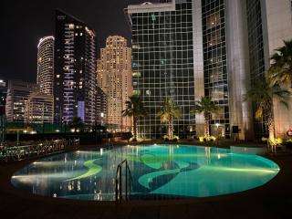 Stylish Marina View Apartment - 9