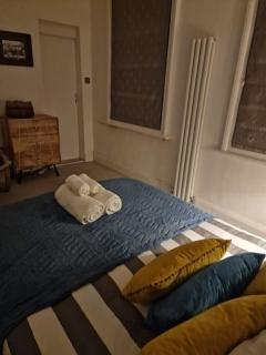 Quintessentially 'London' flat - 2