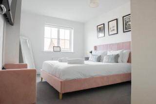 Spacious & Stylish 4-Bed House with Hot Tub in Prime Location - Southampton - 4