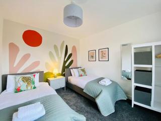 uSnooz I Charming 4-Bed Halifax Home with Garden - Halifax - 1