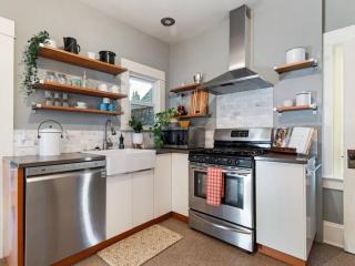 The Hollywood House - 6