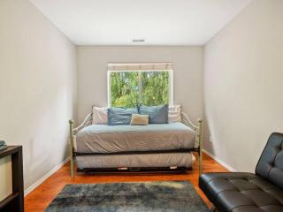 Troutdale Treasure - Spacious 3BR, 3 Bath Home near Edgefield - Troutdale - 2