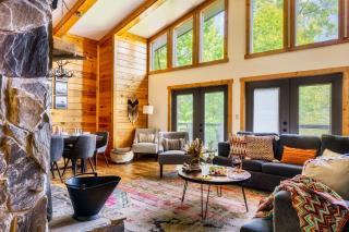 Woodhaven - Private - 3 Suites - Gorgeous Views - 3 Pools - GameRm - HotTub - Lots of Bears - Gatlinburg - 0