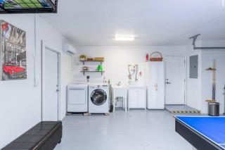 Casa Tropicana - Heated Pool, Game Room & Mins from beach - Hallandale Beach - 1