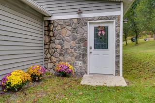 Pet-Friendly Honeoye Cottage Rental Walk to Lake! - 8