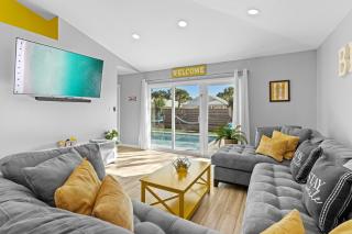 Luxurious Beach House, Private heated pool, Dedicated office, Mins walk to Beach & shops - Destin - 0