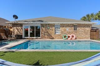 Luxurious Beach House, Private heated pool, Dedicated office, Mins walk to Beach & shops - Destin - 9