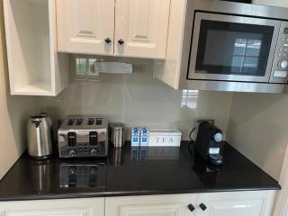 4 BR House - Walk to Station & Nepean Hospital - Kingswood - 1