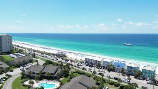 Luxurious Beach House, Private heated pool, Dedicated office, Mins walk to Beach & shops - Destin - 8