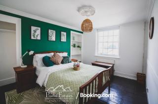 Three Bedroom House with FREE Parking by Primal Estates Short Lets in Brighton - FREE Parking for 1 Vehicle - Brighton & Hove - 9