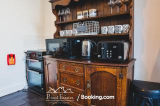 Three Bedroom House with FREE Parking by Primal Estates Short Lets in Brighton - FREE Parking for 1 Vehicle - Brighton & Hove - 2