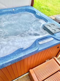 Hot Tub, 5 beds Detached, Private Driveway, Garden, M1 5mins - 2