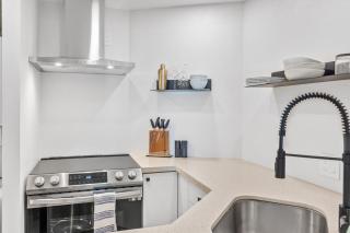 Downtown Luxury 1BR Coal Harbour - 6