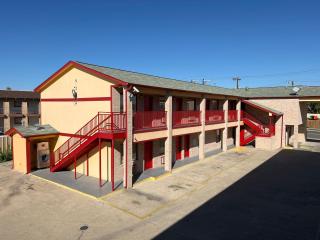Executive Inn & Suites Lackland AFB - San Antonio - 4