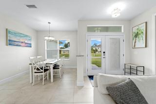 Modern Heated Pool Home Close To Downtown Shopping - North Port - 8