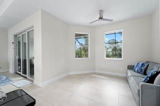 Modern Heated Pool Home Close To Downtown Shopping - North Port - 4