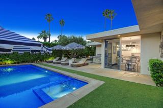 Canyon Palms Estate- Ultra-Luxe, Pool, Spa, Firepit, Outdoor Kitchen & More - Palm Springs - 9