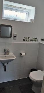 Cheerful house, private room and private shower/ toilet. comfortable king size mattress - Colchester - 1