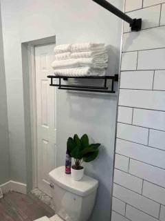 Two bedrooms with parking & washer/dryer - Schenectady - 4