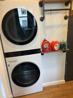 Two bedrooms with parking & washer/dryer - Schenectady - 3