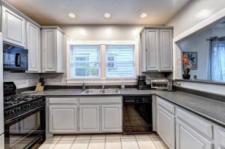 Centrally Located Lux Home - Sleeps 14 - Atlanta - 3