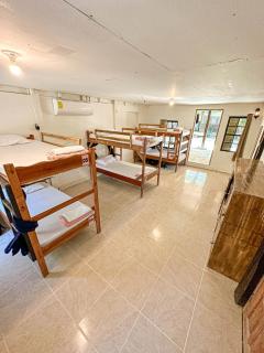 Bella's Backpackers Hostel - Caye Caulker - 5