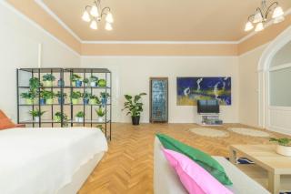 Best Seasons La Famiglia - Budapest - 7