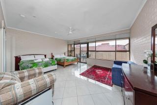 Tuggeranong Short Stay #10C - Sleeps 6 - Canberra - 2
