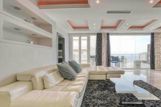 Oceanfront 3BR Penthouse Luxury & Views in Sliema - 8