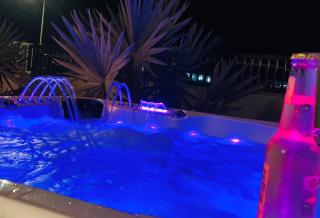 Luxury studio with private jacuzzi near beaches - Grote Berg - 7