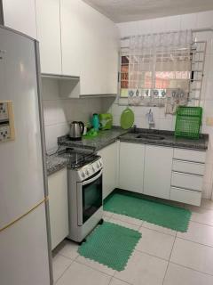 Sobrado confortável a uma quadra do mar. - Matinhos - 4
