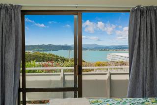 Hosts on the Coast - Views over Whiti Terrace - Whitianga - 2