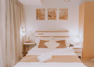 Uptown Parksuites Elegant 1BR with Balcony and Washer - Manila - 1