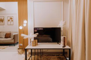 Uptown Parksuites Elegant 1BR with Balcony and Washer - Manila - 8