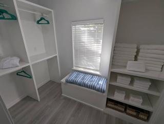 5/3 with a heated pool 2 min from beach, updated - 4