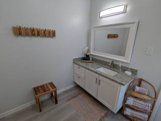 5/3 with a heated pool 2 min from beach, updated - 1