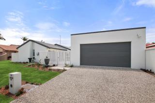 Lake House On Magellan 58 Ramsay Crescent - 9