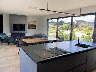 Luxurious Lake and Alpine Views - Wanaka - 4