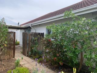 Private & Spacious Olive cottage in Bloubergstrand - Cidade Do Cabo - 2